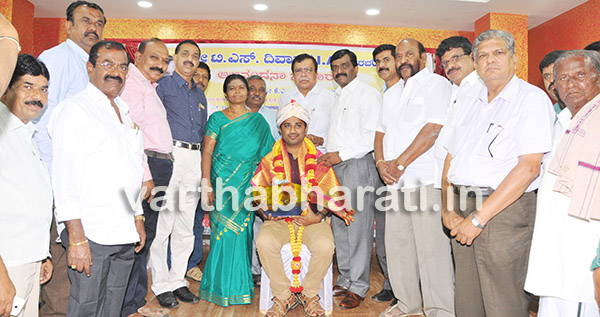 ಯುಪಿಎಸ್‍ಸಿ ಪರೀಕ್ಷೆ ಸಾಧಕ ಟಿ.ಎಸ್.ದಿವಾಕರ್‍ಗೆ ಸನ್ಮಾನ